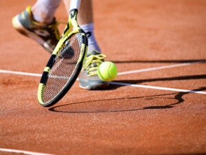 Mettere una pallina da tennis in asciugatrice: ecco a cosa serve, lo sapevi?