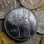 Illustrazione della Legge 104 con simboli di supporto e inclusione per persone con disabilità.